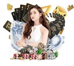 Tim qqfunbet di pusat operasi dengan layar monitoring platform kasino